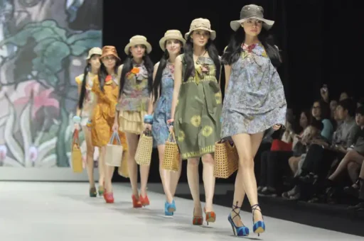 Tren-Fashion-di-Indonesia-e1732631901814