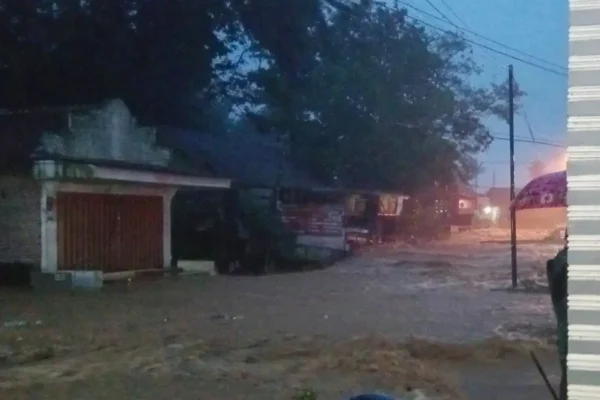 Banjir Bandang Terjang Malang Selatan! Puluhan Rumah Terendam, Warga Diminta Waspada