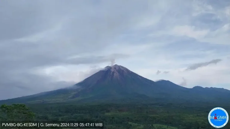 gunung_semeru-J59U_large