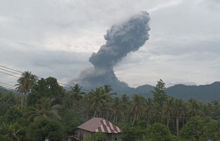 gunung-dukono