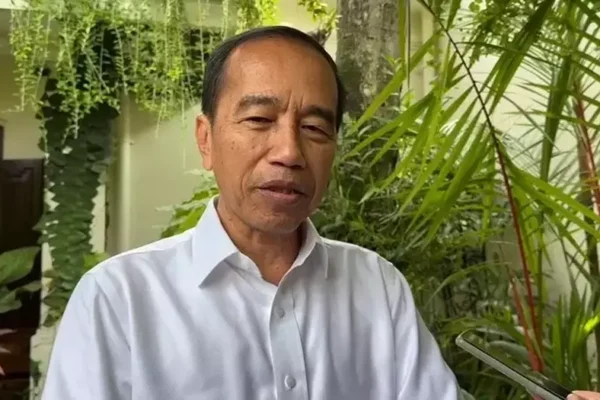 Jokowi Santai Tanggapi Tantangan Hasto: Silakan Periksa Jika Ada Bukti! Jokowi