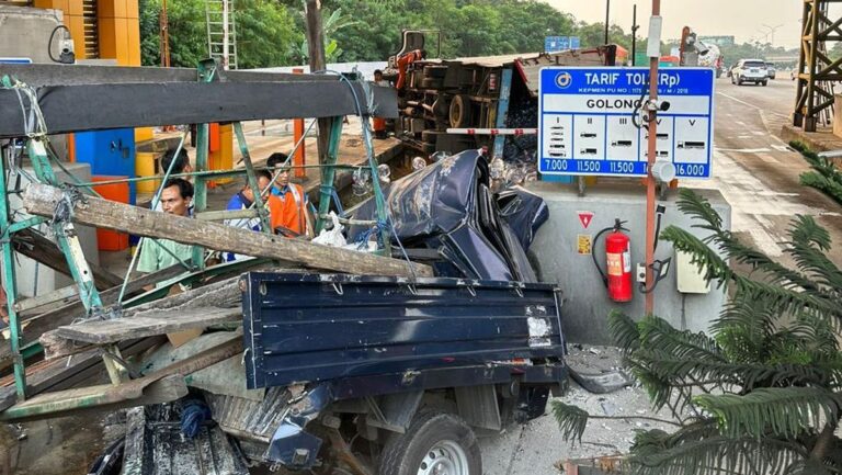 kecelakaan-beruntun-di-gt-ciawi-bogor-1-orang-tewas-muchamad-sholihin-detikcom_169