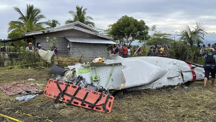 penampakan-pesawat-kontrak-militer-as-yang-jatuh-di-filipina-4_169