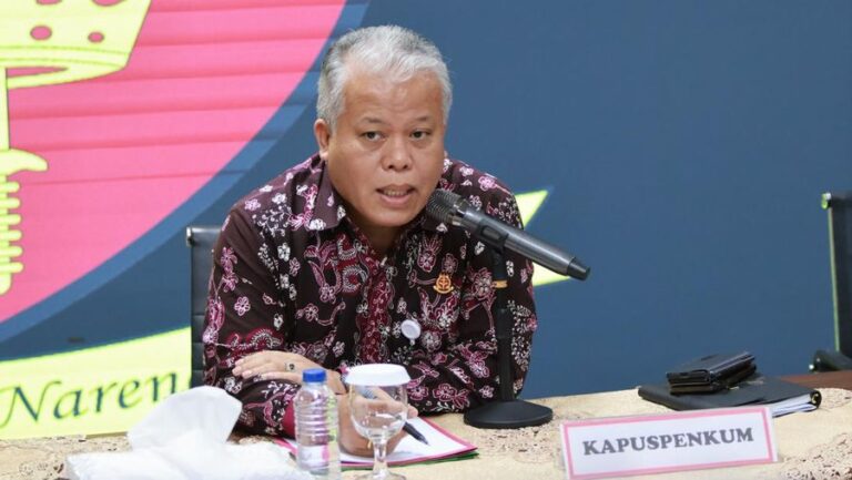 penangkapan-zarof-ricar-makelar-kasus-ronald-tannur-oleh-kejaksaan-agung-kamis-24102024-di-bali-5_169
