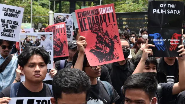 Demo-UU-TNI