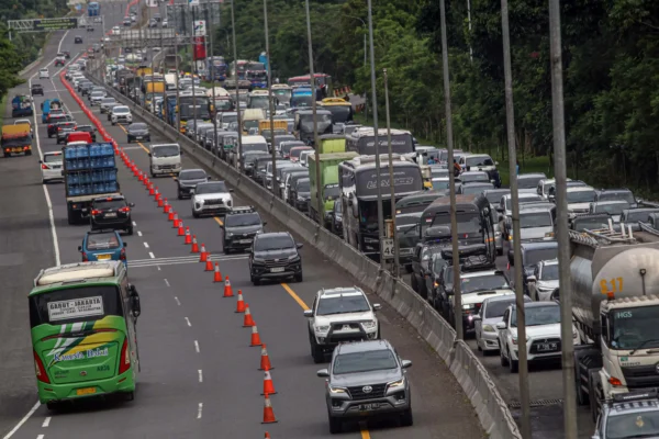 1,6 Juta Kendaraan Tinggalkan Jabodetabek Jelang Lebaran 2025 Jalan Tol