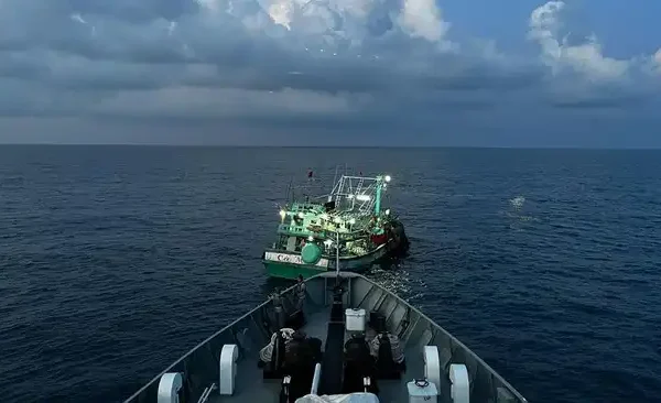 Nelayan Natuna Resah: Kapal Vietnam Mencuri Ikan dengan Pukat Harimau Kapal Ikan Asing