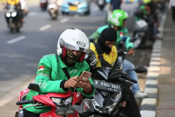 Polemik Syarat Bonus Hari Raya Ojol: Tak Masuk Akal dan Sulit Dipenuhi Syarat bonus hari raya ojol
