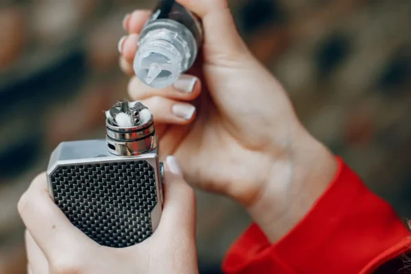 Polisi Ungkap Kasus Vape Etomidate di Bandara Soekarno-Hatta, 3 Tersangka Diamankan Ilustrasi vape