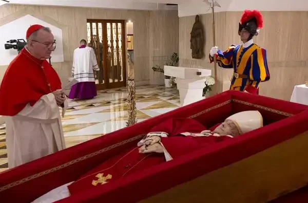 Paus Fransiskus Wafat: Ritual Pernyataan Kematian di Vatikan Jenazah Paus Fransiskus