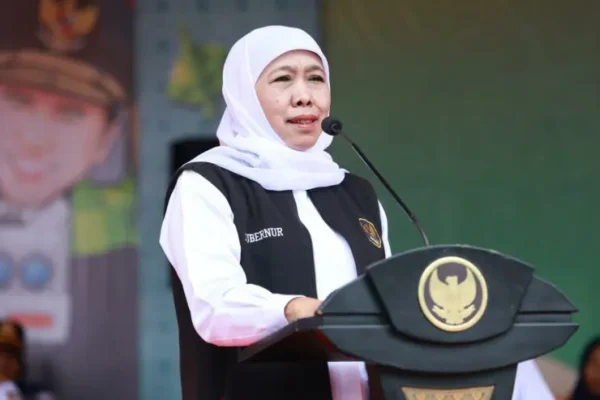 Pemprov Jatim Fasilitasi Penerbitan Ulang Ijazah Pekerja yang Ditahan Perusahaan Khofifah Indar Parawansa