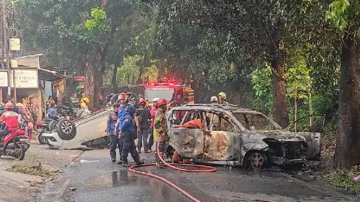 Mobil-Polisi-Dibakar