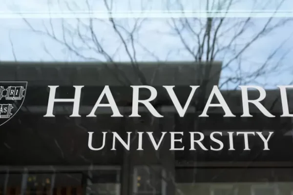 Trump Bela Larangan Mahasiswa Asing di Harvard, Kritik Dana Asing dan Anti-Semitisme Harvard University