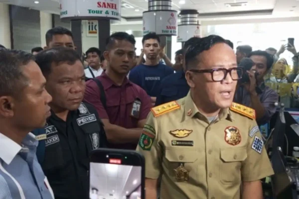 Wamenaker Gagal Temui Bos Travel Penahan Ijazah, Sidak Kedua Tetap Nihil Immanuel Ebenezer