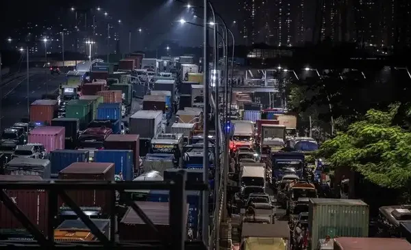 Pramono Anung Minta Pelindo Evaluasi Agar Macet Horor Tanjung Priok Tak Terulang Macet Tanjung Priok