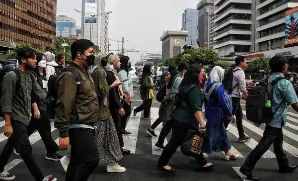 6 Tanda Ekonomi Indonesia Sedang Lesu pada Kuartal I-2025 Potret Pekerja