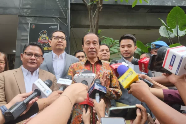 Jokowi Perlihatkan Ijazah SD hingga UGM di Polda, Tolak Tunjukkan Saat Sidang di PN Solo Presiden Jokowi