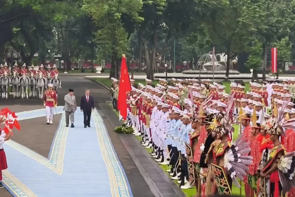 PM China Disambut Meriah di Istana, Prabowo Tegaskan Hubungan RI-Tiongkok Sangat Strategis Presiden RI Prabowo Subianto menyanbut PM China Li Qiang