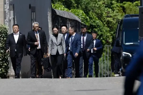 China Temui Bos WTO Usai Negosiasi Perang Dagang dengan Amerika Serikat delegasi Tiongkok