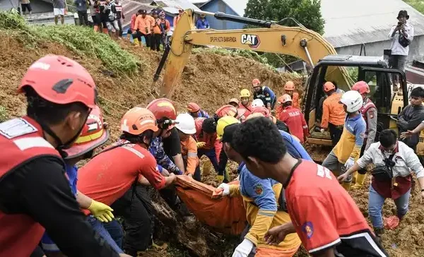 Longsor Samarinda Tewaskan 2 Orang, Pencarian Korban Hilang Dihentikan Sementara longsor di Samarinda