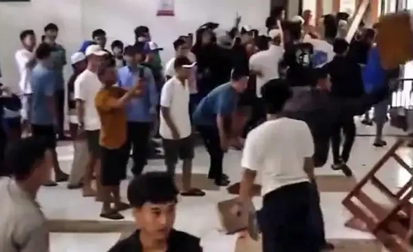 Retreat Pelajar Kristen di Sukabumi Dibubarkan Warga Aksi pembubaran retret