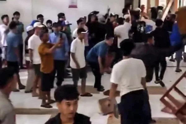 Retreat Pelajar Kristen di Sukabumi Dibubarkan Warga Aksi pembubaran retret