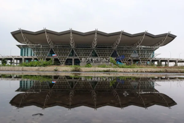 Realita Pahit Bandara Kertajati: Proyek Triliunan yang Merugi Bandara Kertajati