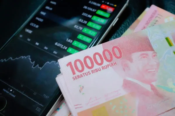 Rupiah Melemah, Emas dan Dolar AS Menguat Imbas AS Serang Fasilitas Nuklir Iran