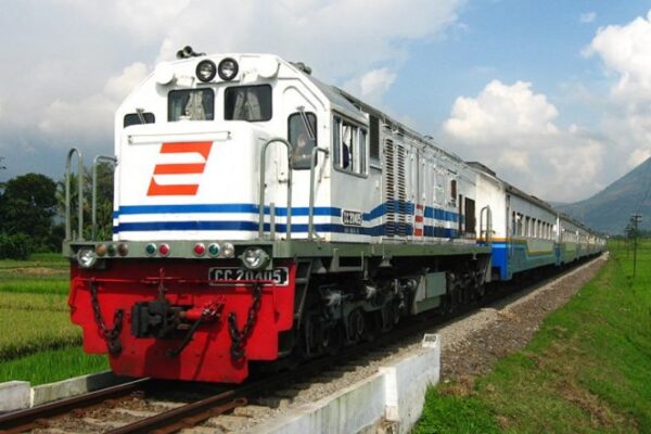 Stimulus Prabowo: Diskon Tiket Kereta, Pesawat, Laut, dan Tarif Tol Resmi Berlaku Hari Ini Kereta PT KAI