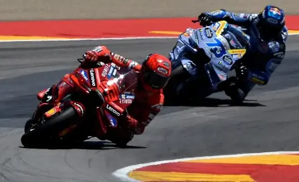 Alex Marquez Diduga Sengaja Biarkan Marc Menang di Assen Marc Marquez dan Alex Marquez