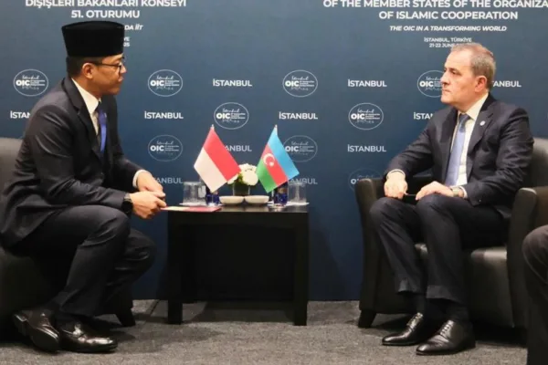 Indonesia Terima Kasih ke Azerbaijan Usai Evakuasi 97 WNI dari Iran Menlu Sugiono dan Menlu Bayramov
