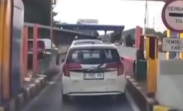 Misteri Mobil Putih Terobos 2 Gerbang Tol di Depok Tanpa Bayar Mobil