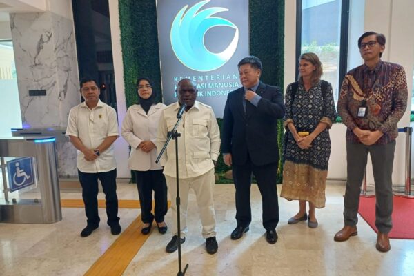 Menteri HAM Minta UNHCR Bantu WNI di Luar Negeri Natalius Pigai