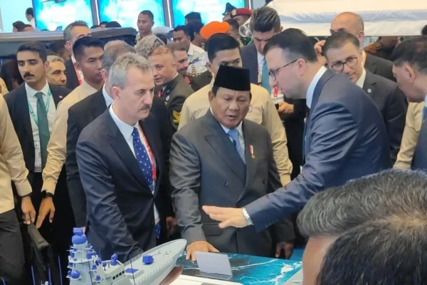 Prabowo Tegur Paspampres Usai Tepis Tangan Jenderal Polisi Asing Prabowo Indo Defence