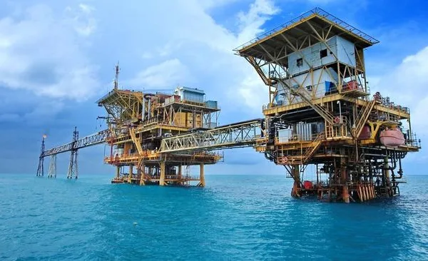 Dampak Fluktuasi Ekstrem Harga Komoditas Global terhadap Ekonomi Dunia Produksi minyak dan gas bumi