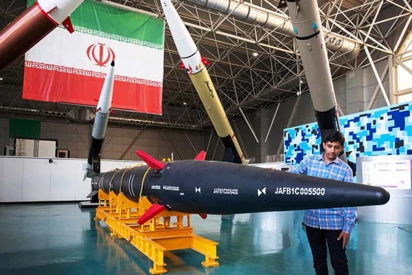 Iran Lancarkan Rudal Hipersonik, Hantam Israel dalam 11 Menit Rudal Gerbang Neraka