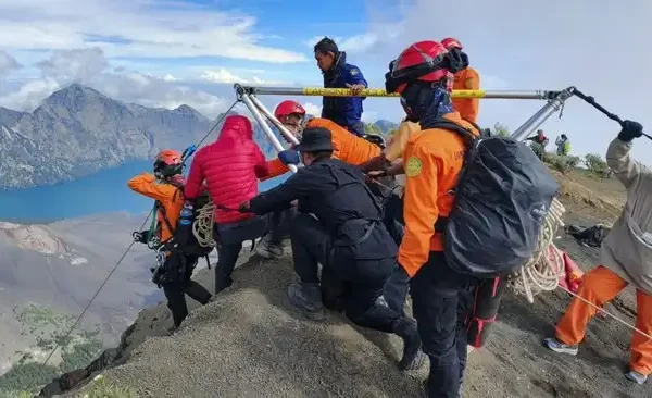 Alasan Helikopter Sulit Evakuasi Pendaki Brasil di Rinjani Tim SAR Gunung Rinjani