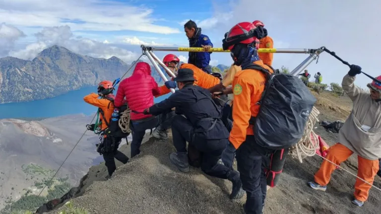Tim-SAR-Gunung-Rinjani