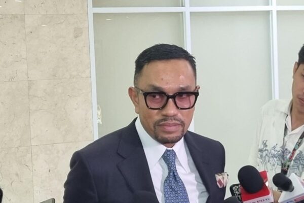 NasDem: Pemakzulan Gibran Tak Semudah Dibayangkan, DPR Terima Desakan TNI Wakil Ketua Komisi III DPR RI Ahmad Sahroni