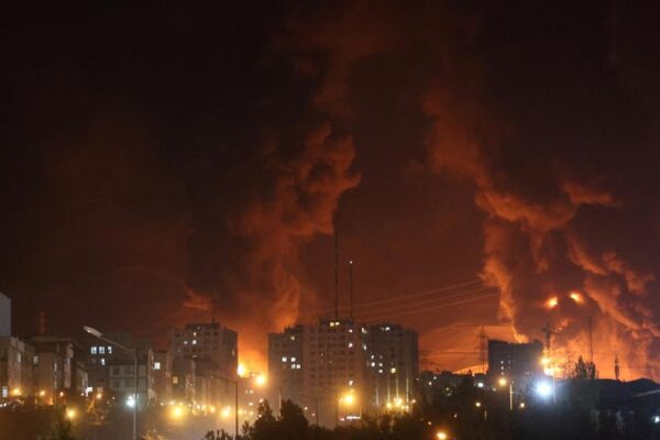 israel-serang-depot-minyak-iran