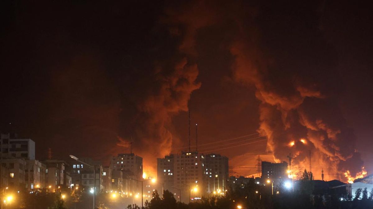 israel-serang-depot-minyak-iran