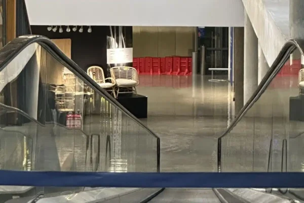 IKEA Alam Sutera Kebanjiran, Pengunjung Terjebak IKEA Alam Sutera
