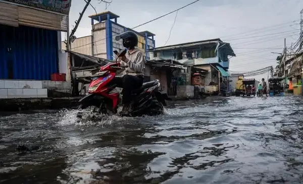 Banjir Jakarta: Sejumlah Jalan Tak Bisa Dilewati, 50 RT Terendam Ilustrasi Banjir
