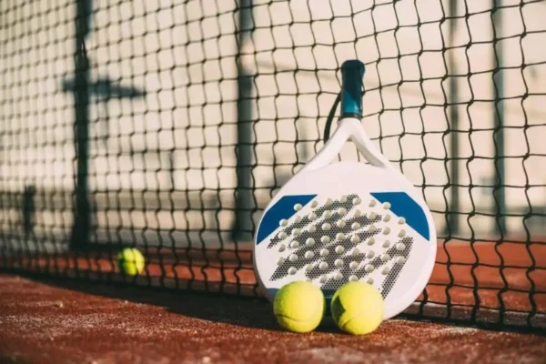 Tren Padel: Olahraga Viral yang Bikin Langsing Ilustrasi Padel