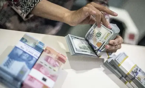 Rupiah Menguat ke Rp16.233, Terdorong Sentimen Anti-Trump Ilustrasi Rupiah dan Dolar