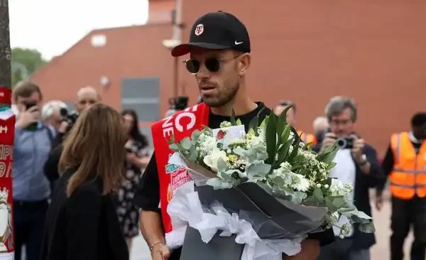Jordan Henderson Menangis Saat Hormati Diogo Jota di Anfield Jordan Henderson
