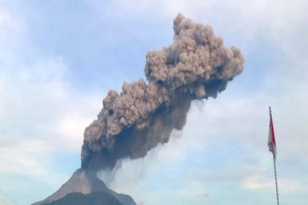 letusan Gunung Lewotobi Laki-laki