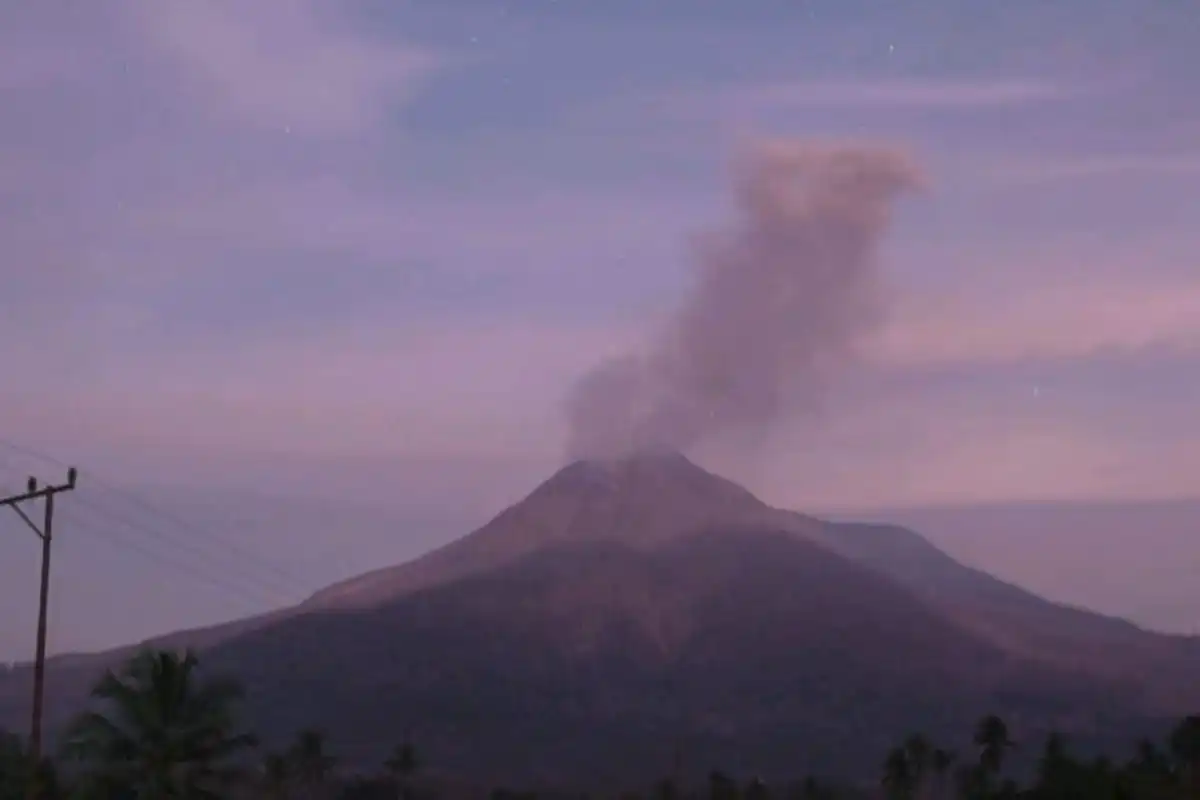 Gunung Lewotobi Laki-laki