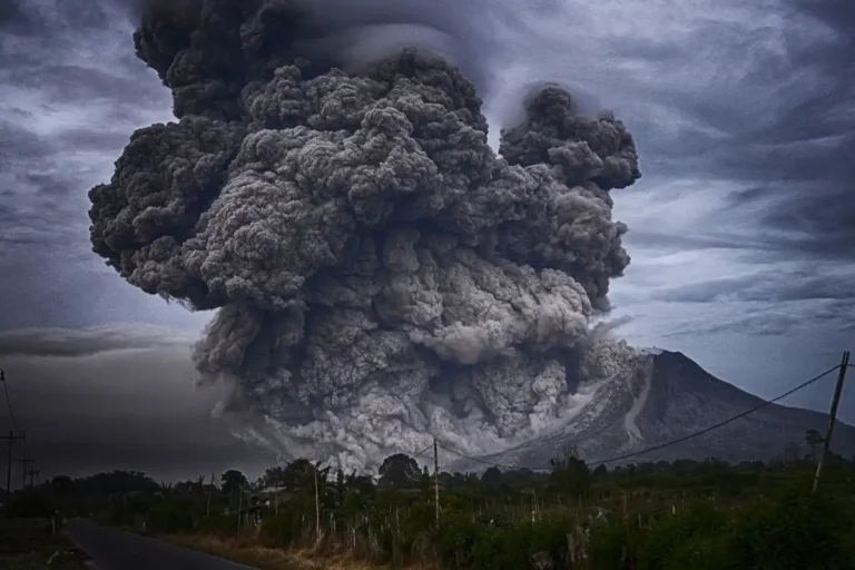 Ilustrasi gunung meletus