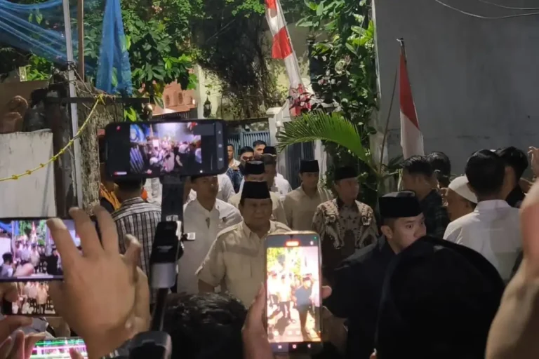 Presiden Prabowo Subianto melayat